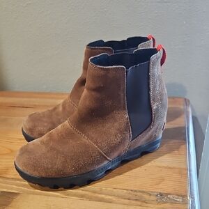 Sorel Brown Suede Girls Boots with Black Accents Size 5